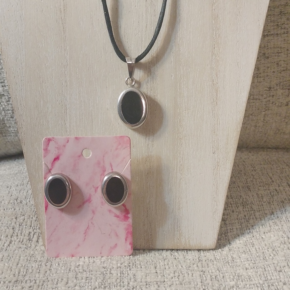 Sterling silver & Onyx necklace and earrings cord is 18" Mexico is stamp…